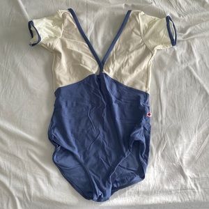 Size L short sleeve Alicia Yumiko leotard